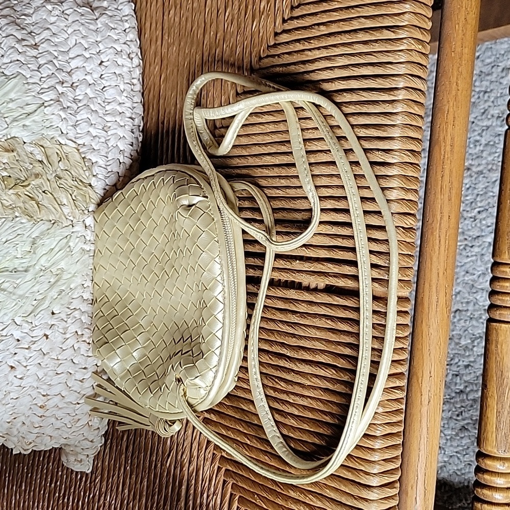 Evan Picone golden cream colored basket weave mini purse - Picture 13 of 13